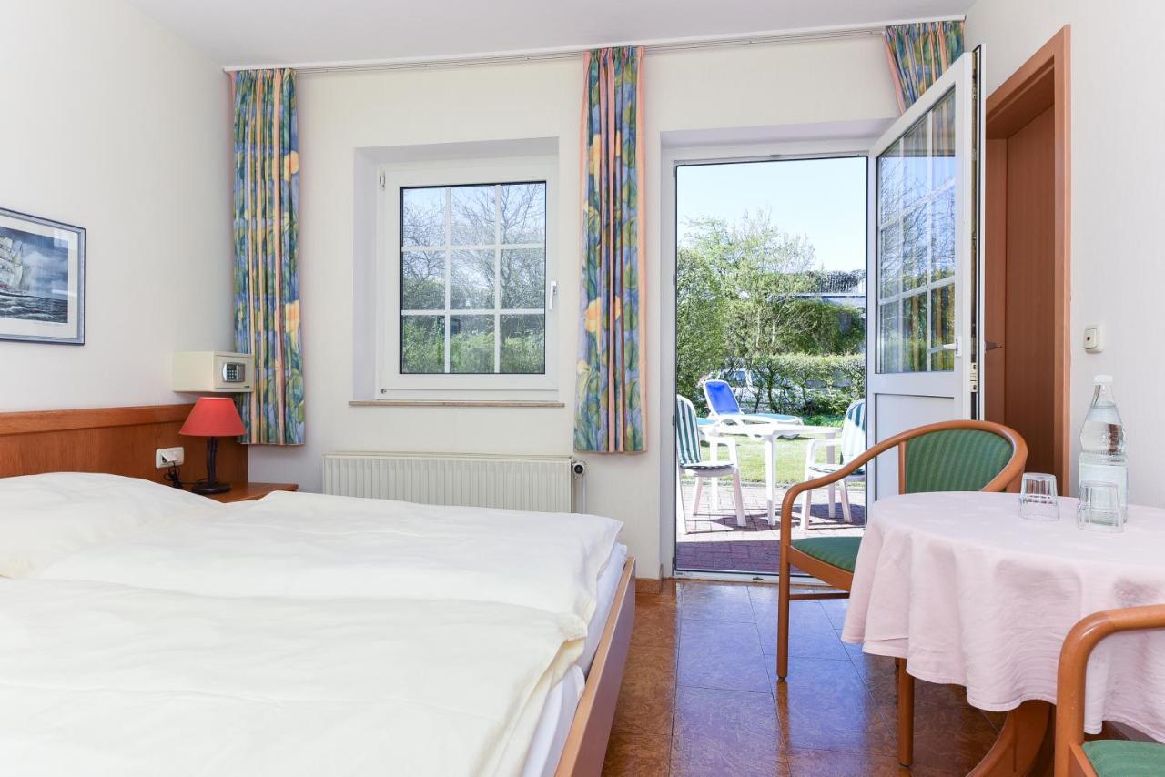 Hotel-Pension Störtebeker Bensersiel Exterior foto