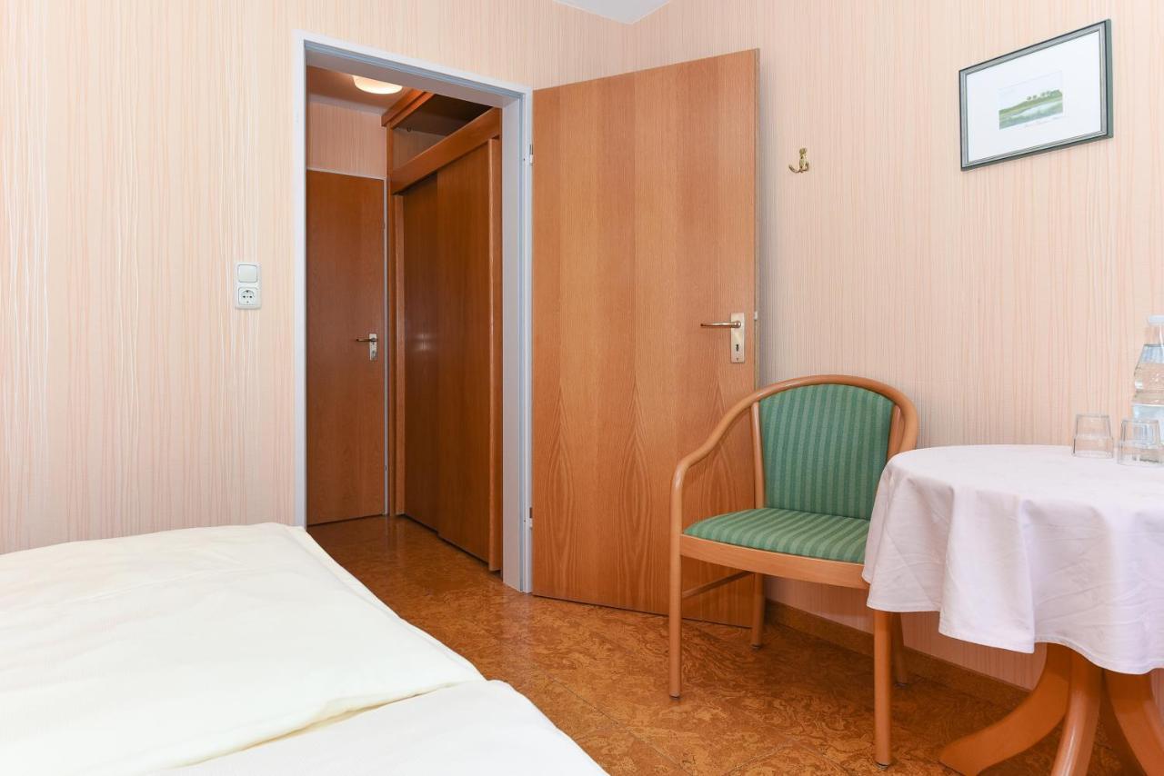 Hotel-Pension Störtebeker Bensersiel Exterior foto