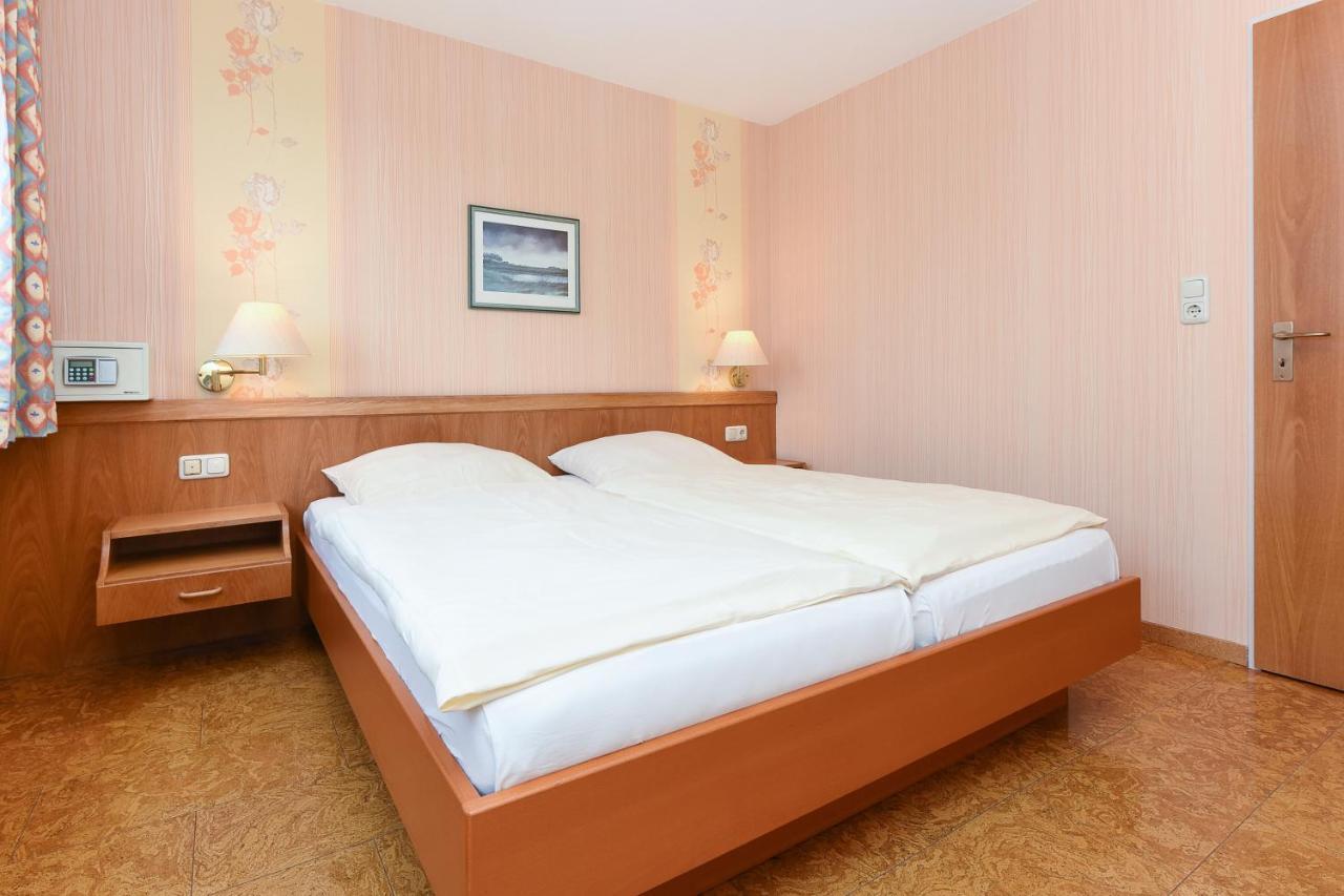 Hotel-Pension Störtebeker Bensersiel Exterior foto