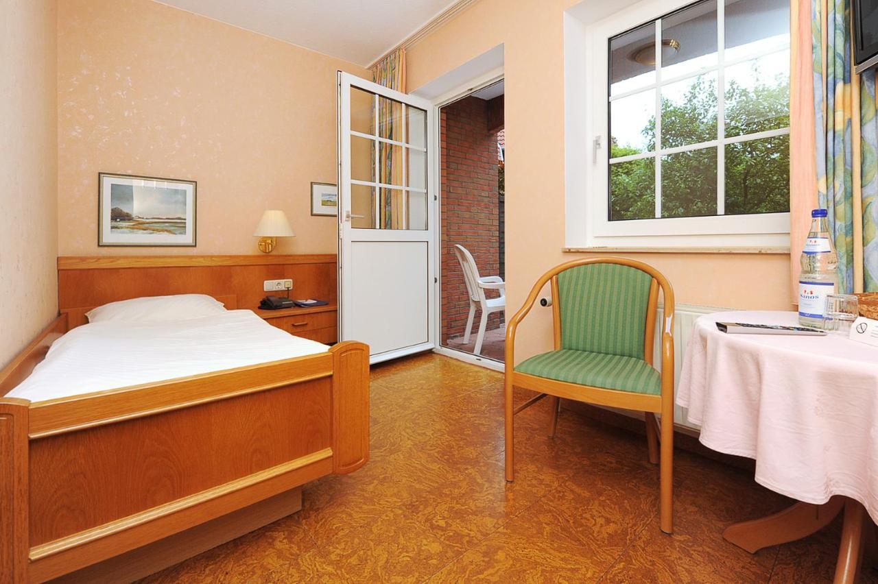 Hotel-Pension Störtebeker Bensersiel Exterior foto